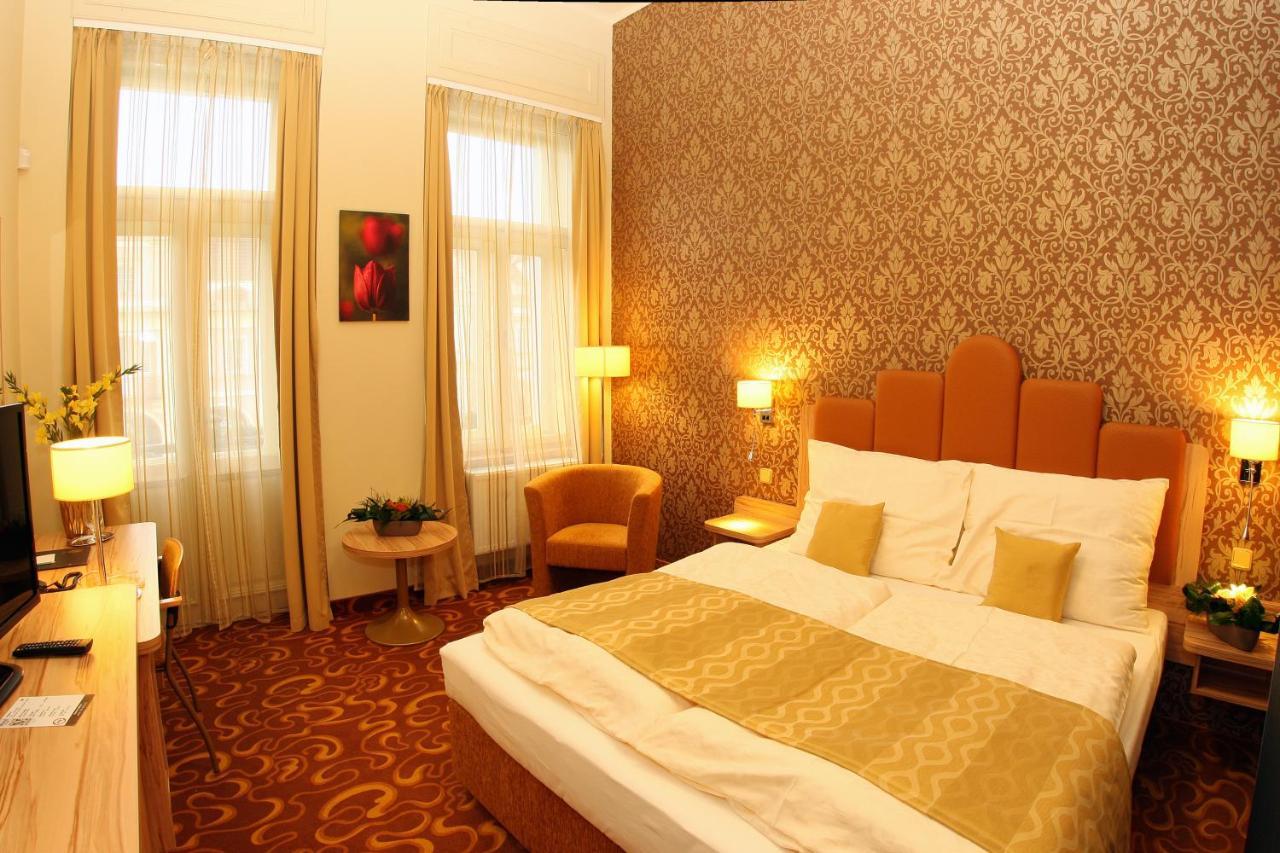 Hotel Zlata Vcela Domazlice Room photo